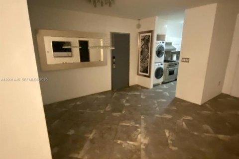 Condo in Miami Beach, Florida, 2 bedrooms  № 2067639 - photo 20