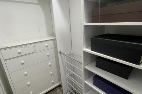 Condo in Miami Beach, Florida, 2 bedrooms  № 2067639 - photo 6