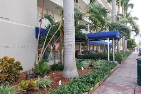 Condo in Miami Beach, Florida, 2 bedrooms  № 2067639 - photo 3