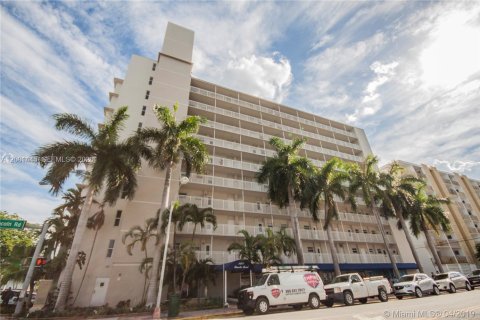 Condo in Miami Beach, Florida, 2 bedrooms  № 2067639