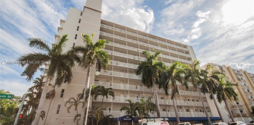 Condo in Miami Beach, Florida, 2 bedrooms  № 2067639