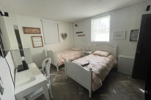 Condo in Miami Beach, Florida, 2 bedrooms  № 2067639 - photo 10