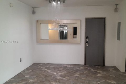 Condo in Miami Beach, Florida, 2 bedrooms  № 2067639 - photo 15