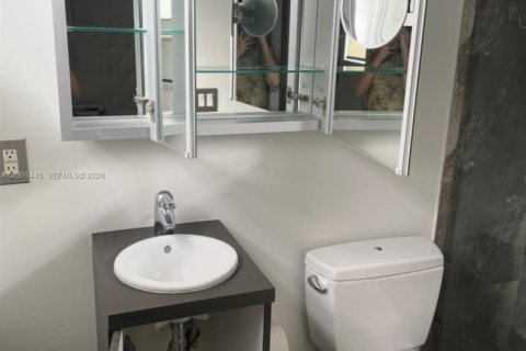 Condo in Miami Beach, Florida, 2 bedrooms  № 2067639 - photo 19