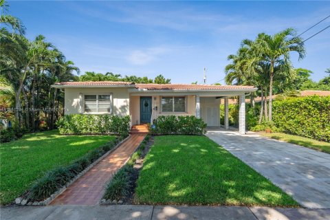 Casa en alquiler en West Miami, Florida, 2 dormitorios, 96.06 m2 № 1925384 - foto 1