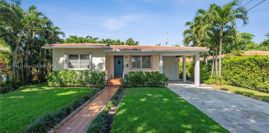 Casa en West Miami, Florida 2 dormitorios, 96.06 m2 № 1925384