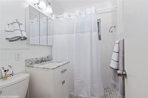 Casa en alquiler en West Miami, Florida, 2 dormitorios, 96.06 m2 № 1925384 - foto 5
