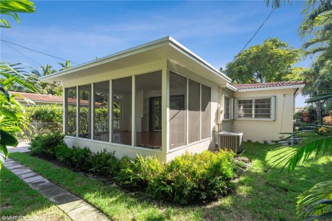 Casa en alquiler en West Miami, Florida, 2 dormitorios, 96.06 m2 № 1925384 - foto 10