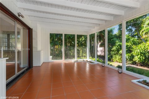 Casa en alquiler en West Miami, Florida, 2 dormitorios, 96.06 m2 № 1925384 - foto 9