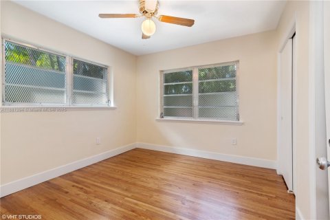 Casa en alquiler en West Miami, Florida, 2 dormitorios, 96.06 m2 № 1925384 - foto 4