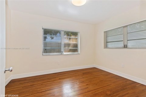 Casa en alquiler en West Miami, Florida, 2 dormitorios, 96.06 m2 № 1925384 - foto 6