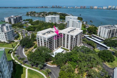 Condo in Belleair, Florida, 3 bedrooms  № 1250477 - photo 1