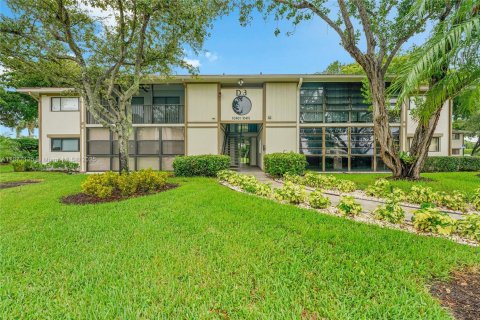 Condo in Tamarac, Florida, 2 bedrooms  № 1979147 - photo 3