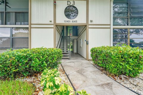 Condo in Tamarac, Florida, 2 bedrooms  № 1979147 - photo 2