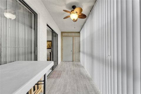 Condo in Tamarac, Florida, 2 bedrooms  № 1979147 - photo 22