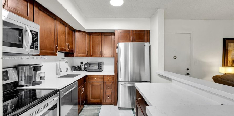 Condo in Tamarac, Florida, 2 bedrooms  № 1979147