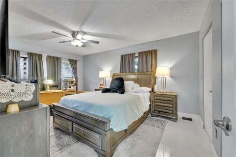 Condo in Tamarac, Florida, 2 bedrooms  № 1979147 - photo 16