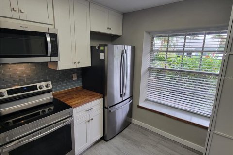 House in Saint Petersburg, Florida 2 bedrooms, 88.81 sq.m. № 1903523 - photo 7