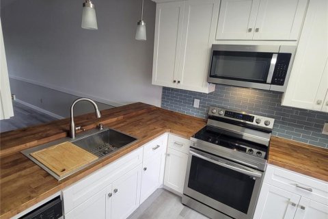 House in Saint Petersburg, Florida 2 bedrooms, 88.81 sq.m. № 1903523 - photo 6