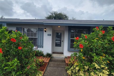 House in Saint Petersburg, Florida 2 bedrooms, 88.81 sq.m. № 1903523 - photo 1