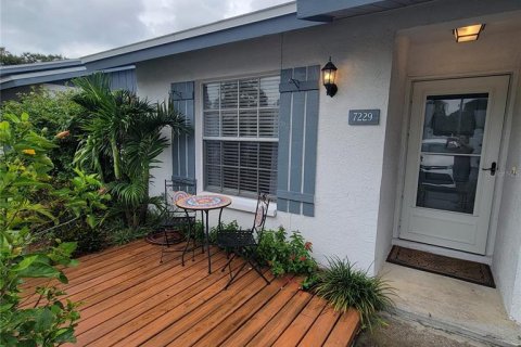 House in Saint Petersburg, Florida 2 bedrooms, 88.81 sq.m. № 1903523 - photo 2