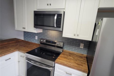 House in Saint Petersburg, Florida 2 bedrooms, 88.81 sq.m. № 1903523 - photo 10
