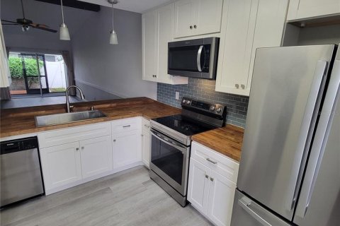 House in Saint Petersburg, Florida 2 bedrooms, 88.81 sq.m. № 1903523 - photo 8