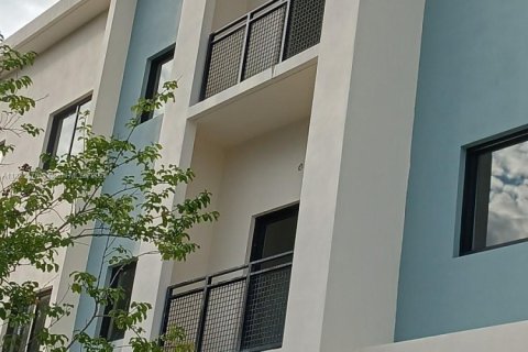Casa en alquiler en Miami Springs, Florida, 2 dormitorios, 94.02 m2 № 1931744 - foto 1