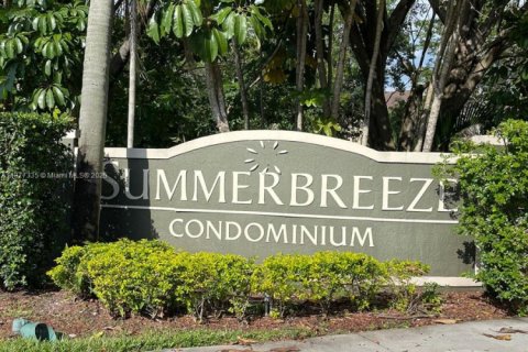 Condo in Sunrise, Florida, 1 bedroom  № 1924161 - photo 1