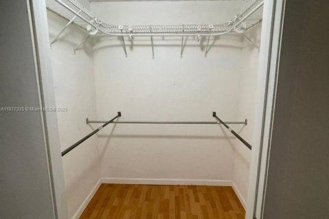 Condo in Sunrise, Florida, 1 bedroom  № 1924161 - photo 11