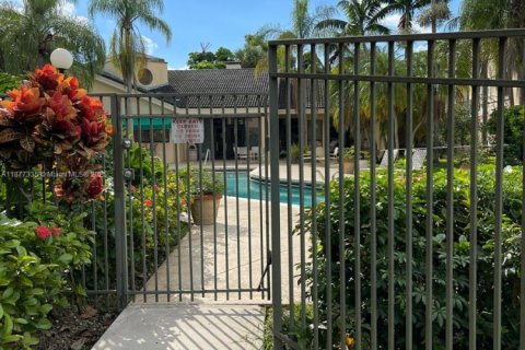 Condo in Sunrise, Florida, 1 bedroom  № 1924161 - photo 12