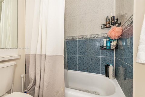 Copropriété à louer à Miami, Floride: 1 chambre, 46.17 m2 № 1877546 - photo 11