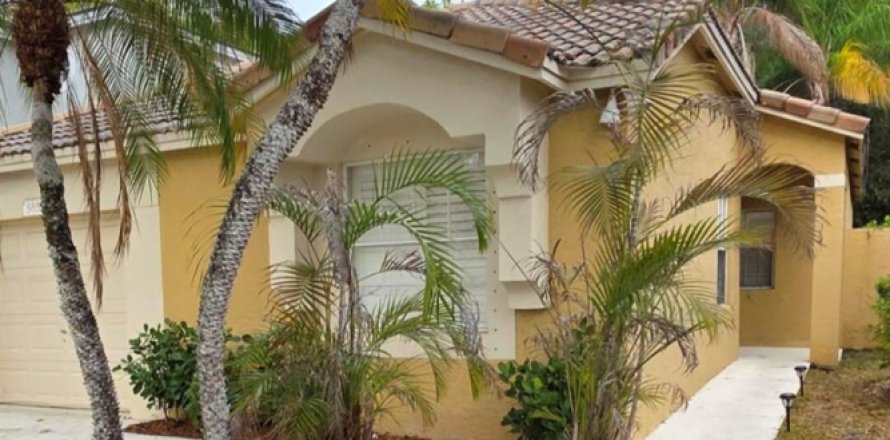 Villa ou maison à Coconut Creek, Floride 3 chambres, 146.79 m2 № 2086115
