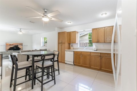 Casa en venta en Coral Springs, Florida, 4 dormitorios, 130.99 m2 № 1487711 - foto 13