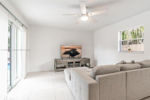 Casa en venta en Coral Springs, Florida, 4 dormitorios, 130.99 m2 № 1487711 - foto 9