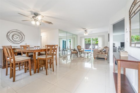 Casa en venta en Coral Springs, Florida, 4 dormitorios, 130.99 m2 № 1487711 - foto 8