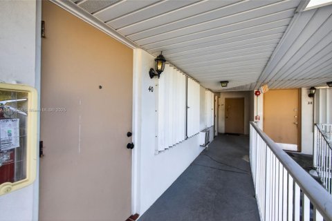 Condominio en venta en Lake Park, Florida, 2 dormitorios, 72 m2 № 1949536 - foto 16