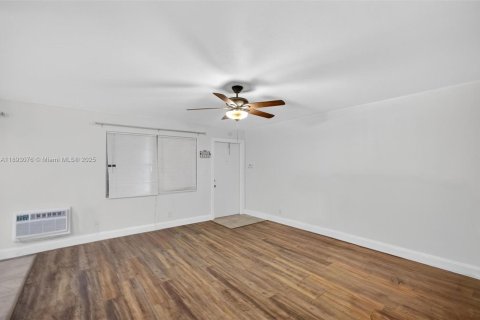 Condominio en venta en Lake Park, Florida, 2 dormitorios, 72 m2 № 1949536 - foto 11