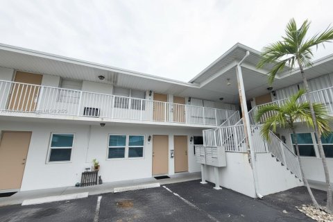 Condominio en venta en Lake Park, Florida, 2 dormitorios, 72 m2 № 1949536 - foto 1
