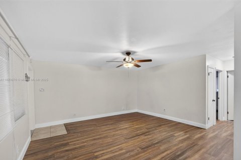 Condominio en venta en Lake Park, Florida, 2 dormitorios, 72 m2 № 1949536 - foto 8