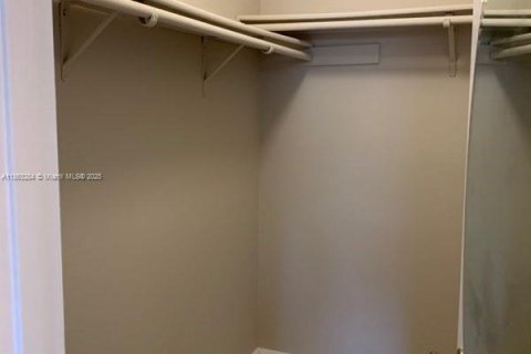 Condo in Sunrise, Florida, 1 bedroom  № 1890539 - photo 10