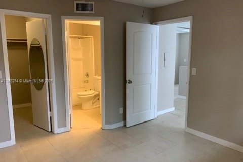 Condo in Sunrise, Florida, 1 bedroom  № 1890539 - photo 6