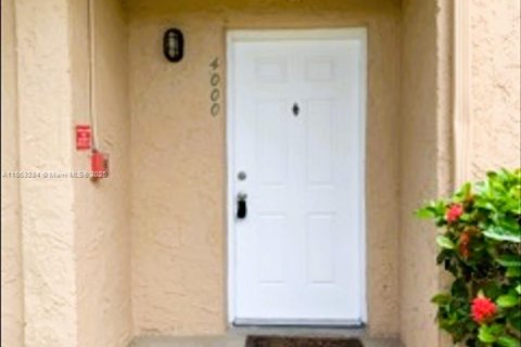 Condo in Sunrise, Florida, 1 bedroom  № 1890539 - photo 11