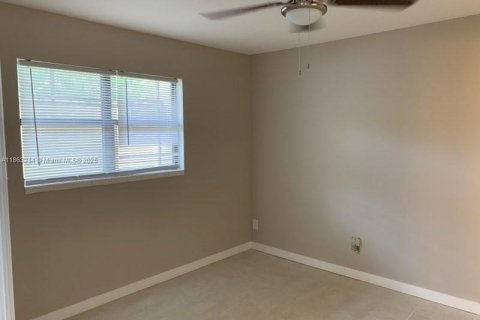 Condo in Sunrise, Florida, 1 bedroom  № 1890539 - photo 5