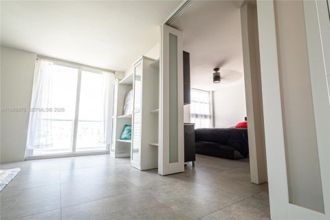 Condo in Miami Beach, Florida, 1 bedroom  № 2067902 - photo 26
