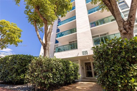 Condo in Miami Beach, Florida, 1 bedroom  № 2067902 - photo 2