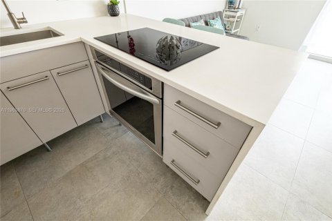 Condo in Miami Beach, Florida, 1 bedroom  № 2067902 - photo 15