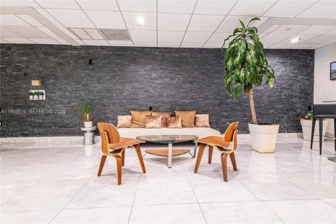 Condo in Miami Beach, Florida, 1 bedroom  № 2067902 - photo 9