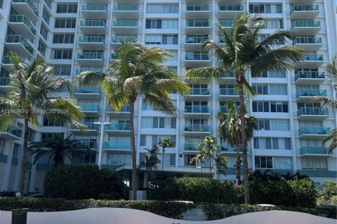 Condo in Miami Beach, Florida, 1 bedroom  № 2067902 - photo 6