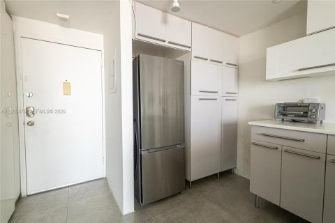 Condo in Miami Beach, Florida, 1 bedroom  № 2067902 - photo 13
